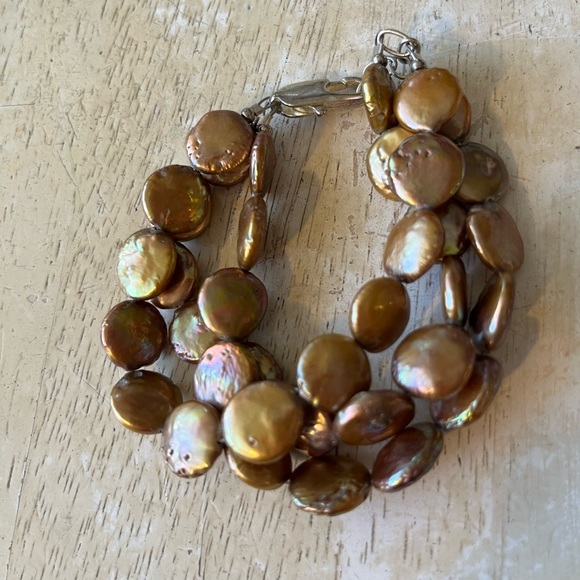 Light Burgundy Freshwater Coin Shaped Pearl Bracelet | Artisan Made - Picture 2 of 5